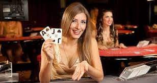 qq online mobile app dashboard with slot tournaments and live-dealer options